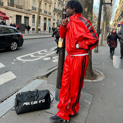 Un buon prezzo. Produttori di abbigliamento abbigliamento in pelle su misura zip up cintura tagliata abbigliamento di strada giacca e pantaloni da ginnastica impilati in sacchetto in linea