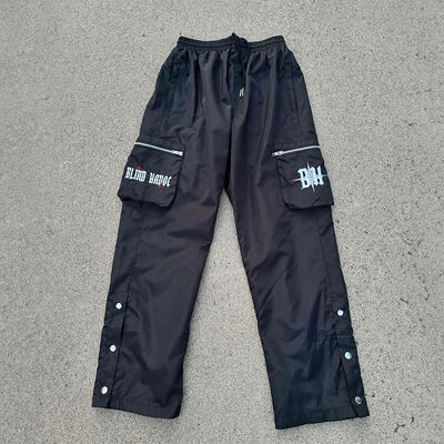 kaufen Custom Nylon Screen Print Outdoor Cargo Hose Windbreaker Leichtgewicht Reißverschluss Taschen-Sweatpants Seite Hem mit Knopf auf Kragen Online-Herstellung