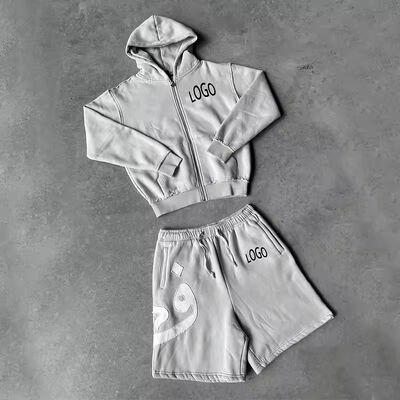 Dobra cena. Specjalistyczne patch Applique haftowanie Tracksuits Zip up 500 GSM Two Piece Hoodie Suit Sweatsuit Hoodies i Sweat Shorts Set dla mężczyzn w Internecie