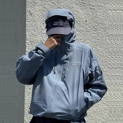 Un buen precio. Chaqueta de nylon casual liviana personalizada con capucha para hombres streetwear comodidad de diseño de comodidad en línea