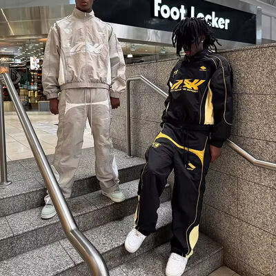 سعر جيد شعار مخصص خفيف الوزن غير الرسمي من النايلون trachsuit zip up سترة و baggie sweatpants تناسب للجناحين ملهى الرياح. الانترنت