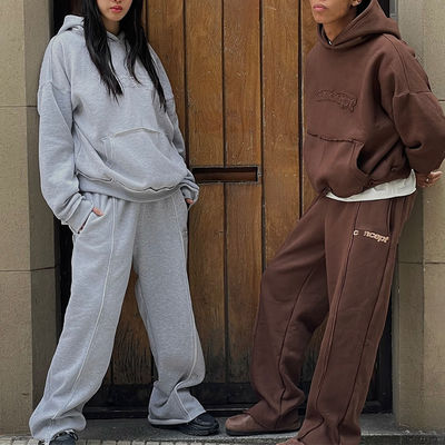 Un bon prix. Costume surdimensionné de 500 grammes avec capuchon et sweatpants personnalisés en ligne