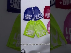 coupe sur mesure et couture de shorts vintage au lavage acide