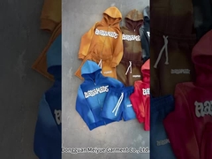 T-shirt à capuche et shorts de lavage à l'acide