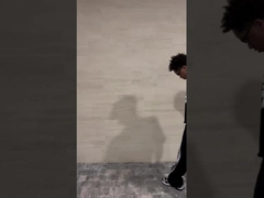 Un ensemble de survêtements sur mesure.